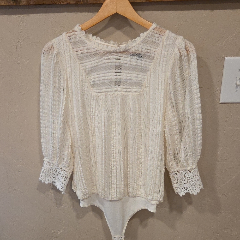 Express Cream Lace Long-Sleeve Bodysuit